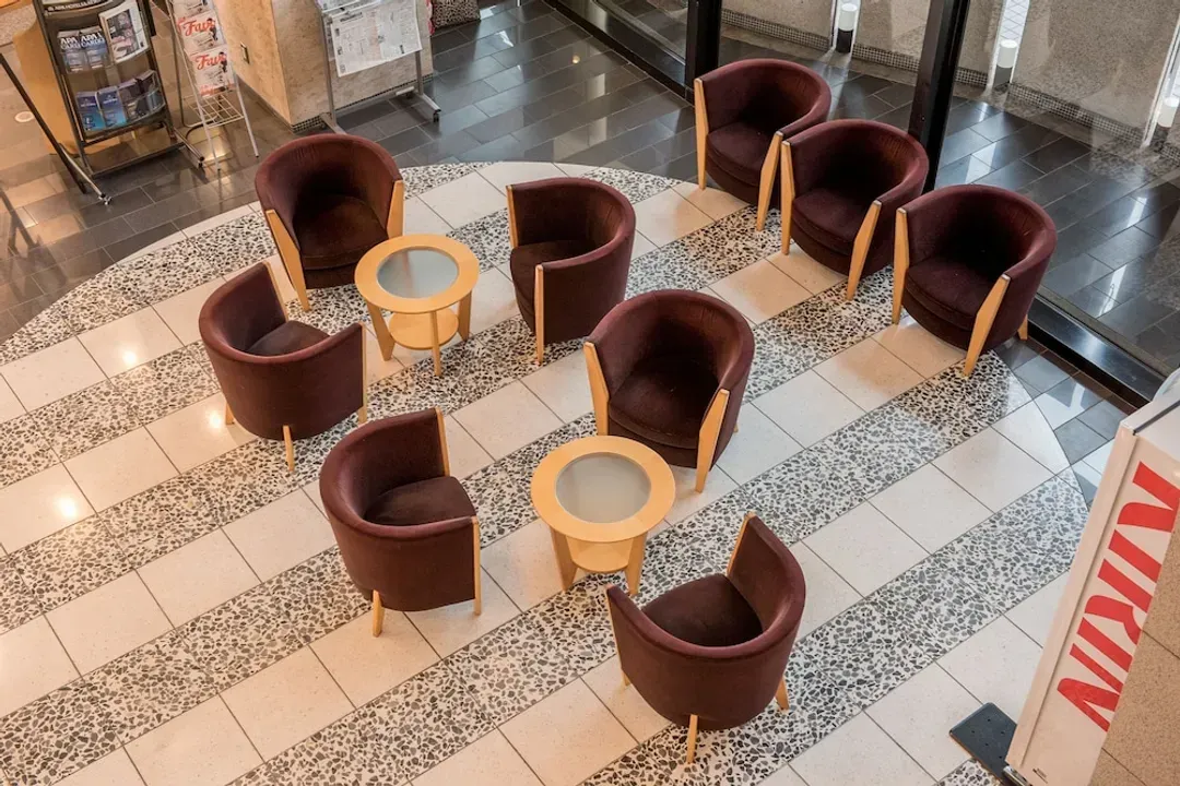 Lobby lounge