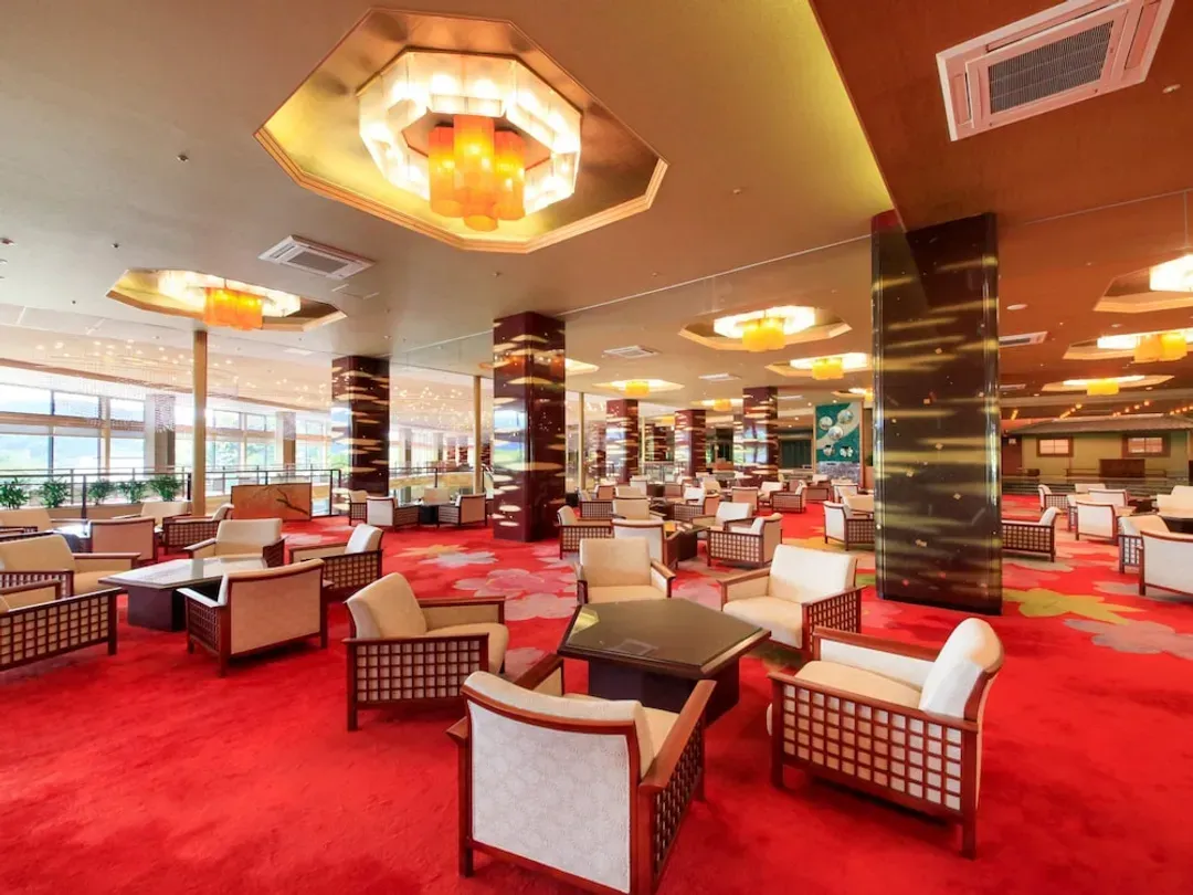 Lobby lounge
