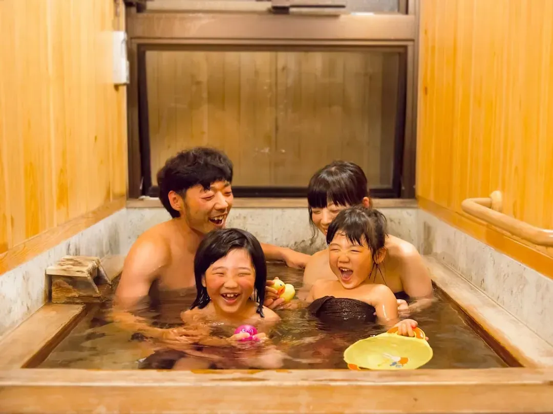 Indoor spa tub