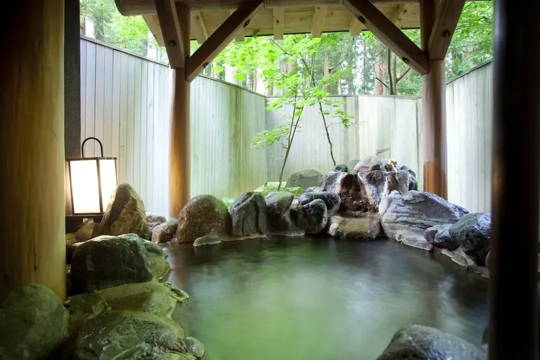 Indoor spa tub