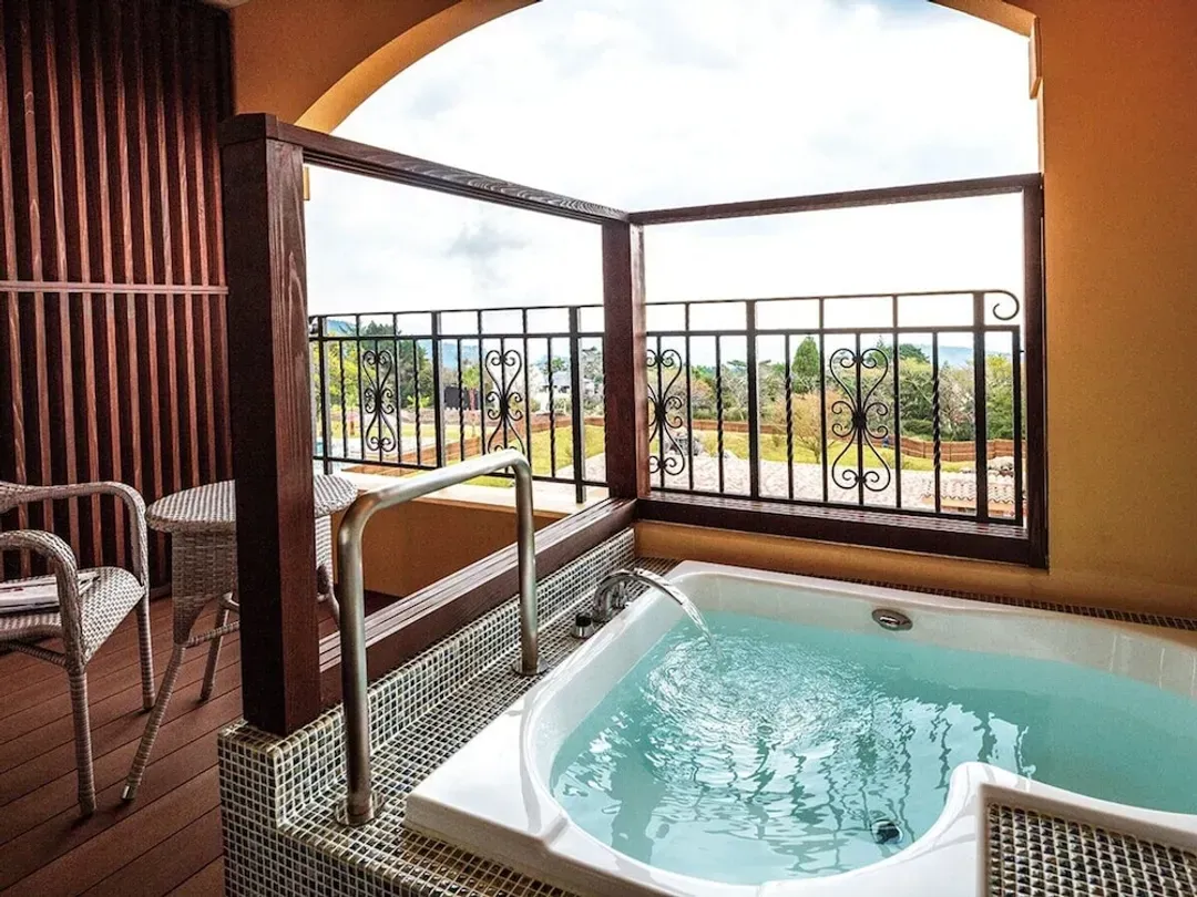 Private spa tub