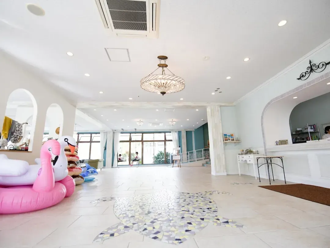 Lobby lounge