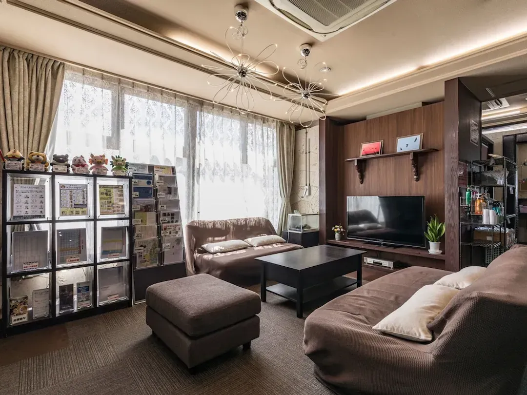 Lobby lounge