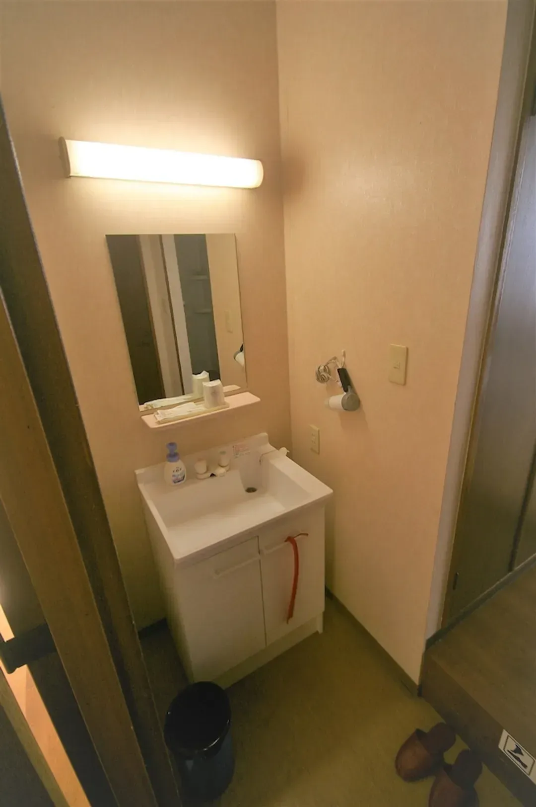 Bathroom sink