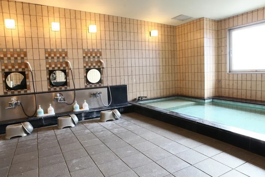 Indoor spa tub