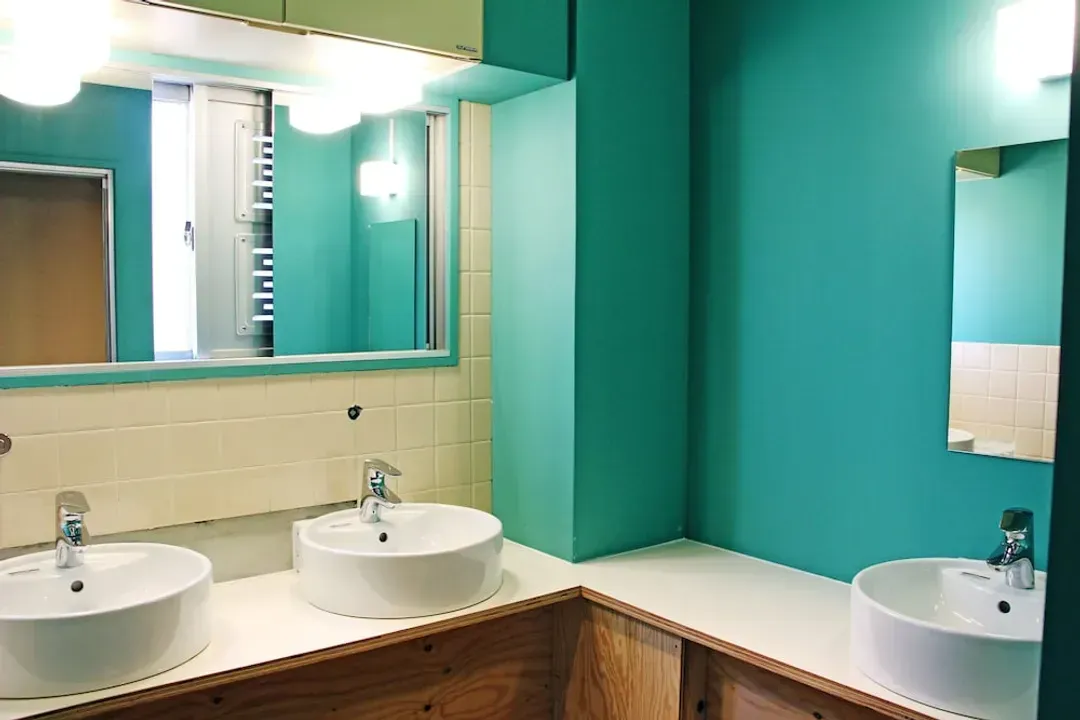 Bathroom sink
