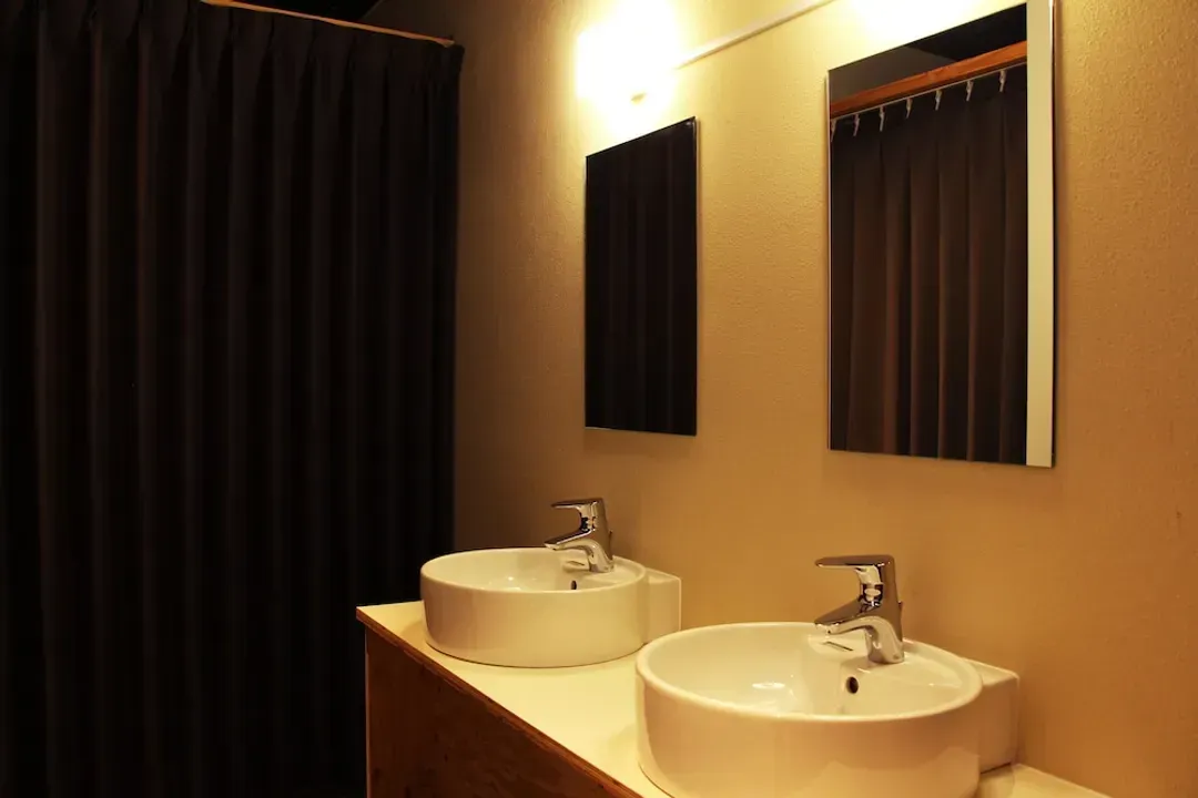 Bathroom sink
