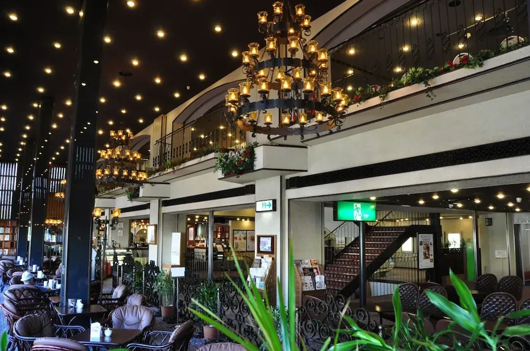 Lobby lounge