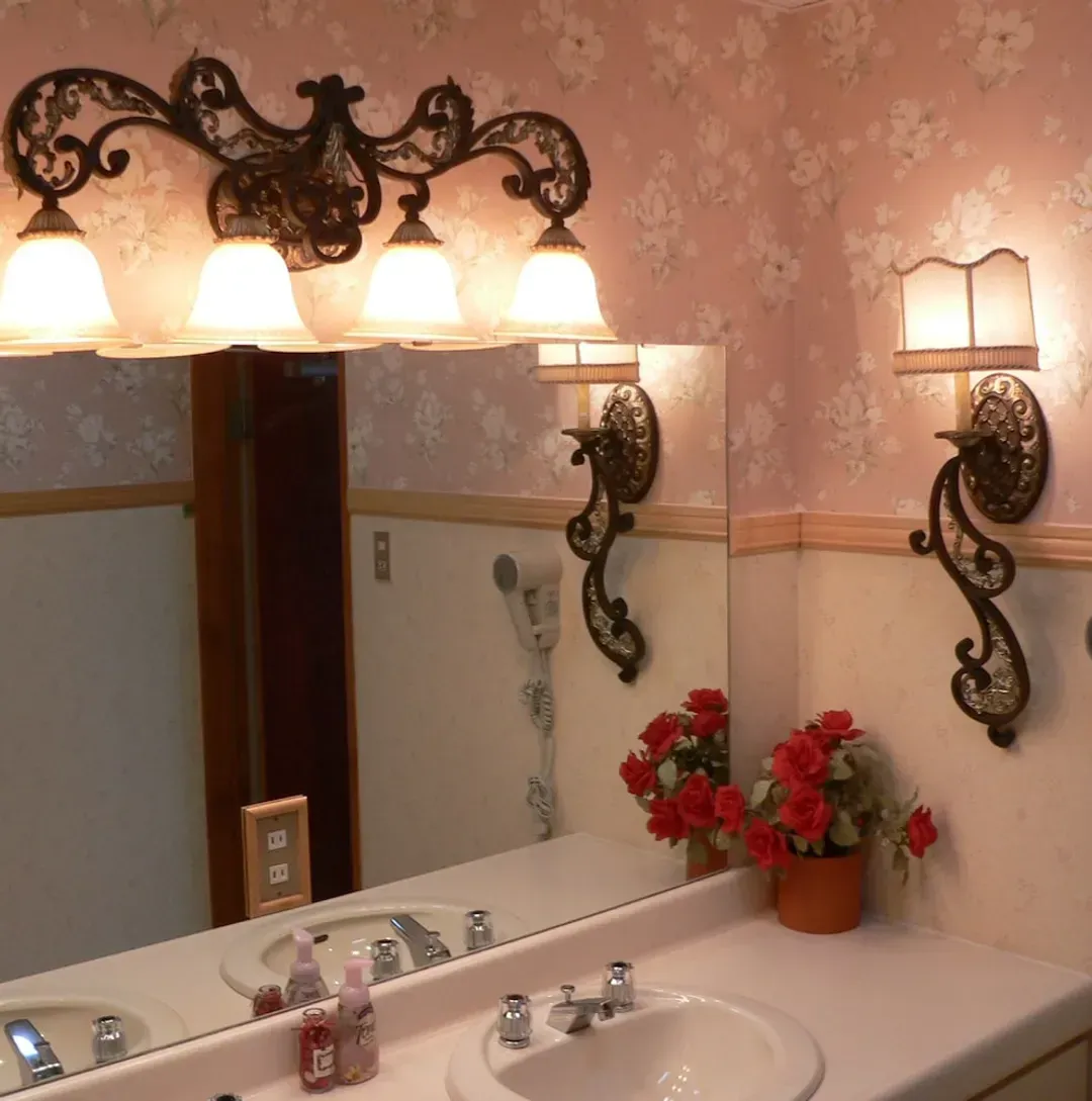 Bathroom sink
