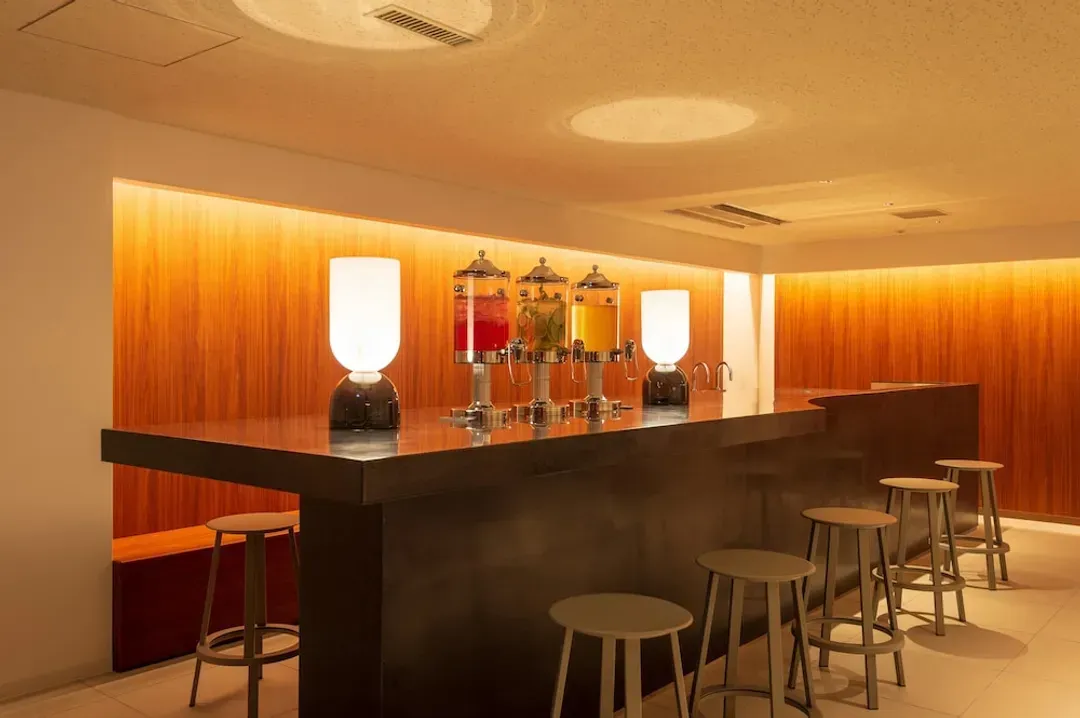 Lobby lounge