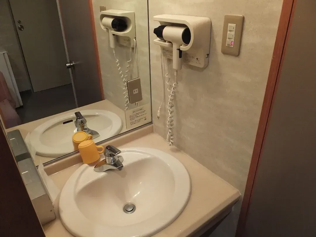 Bathroom sink