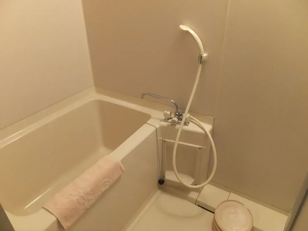 Deep soaking bathtub