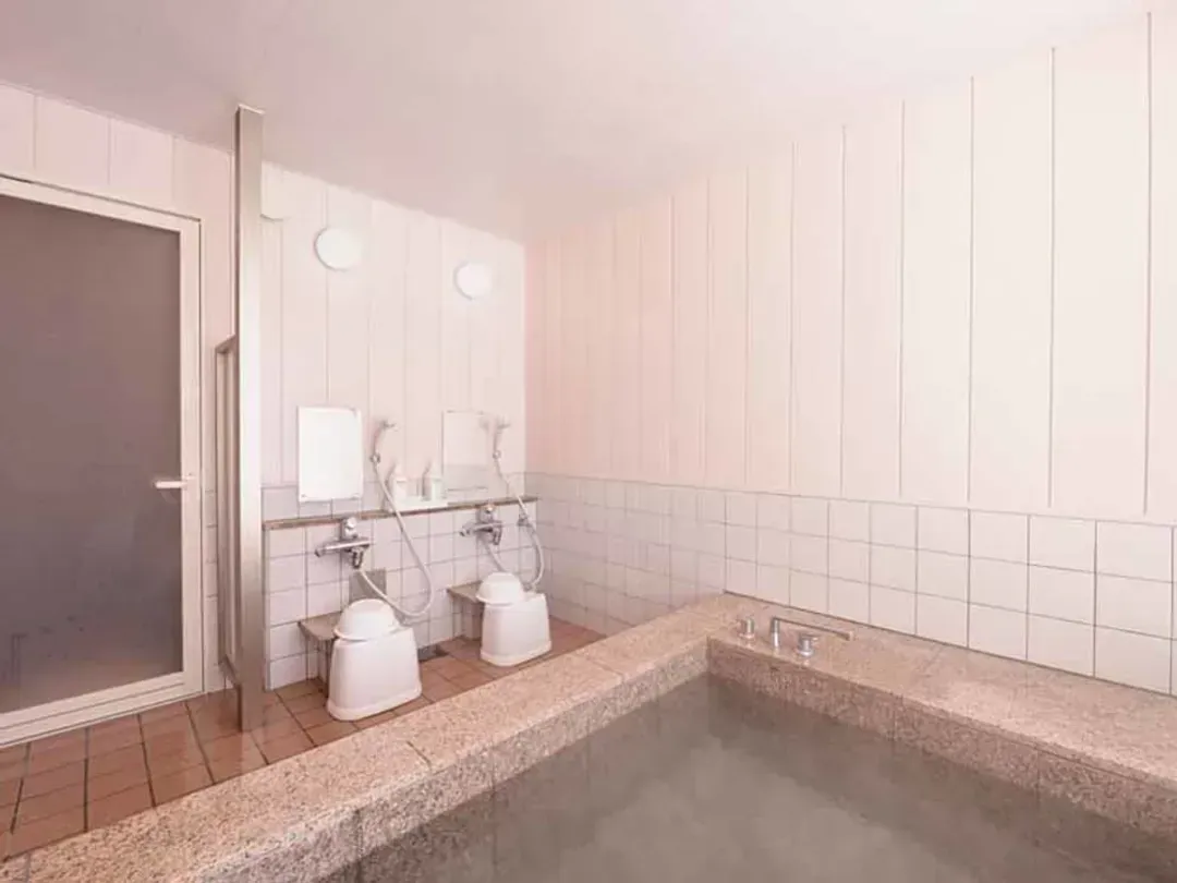 Indoor spa tub