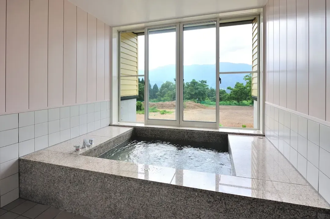 Indoor spa tub