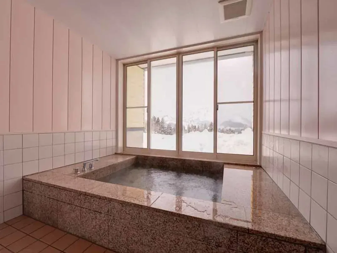 Indoor spa tub