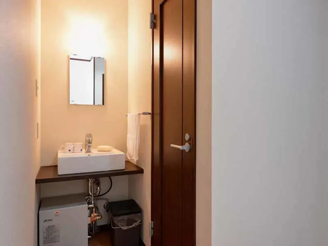 Bathroom sink