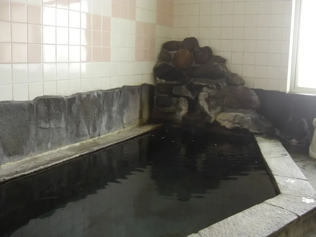 Indoor spa tub