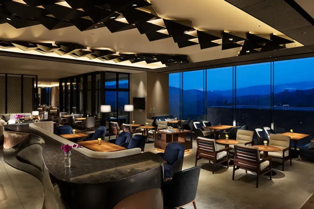 Lobby lounge