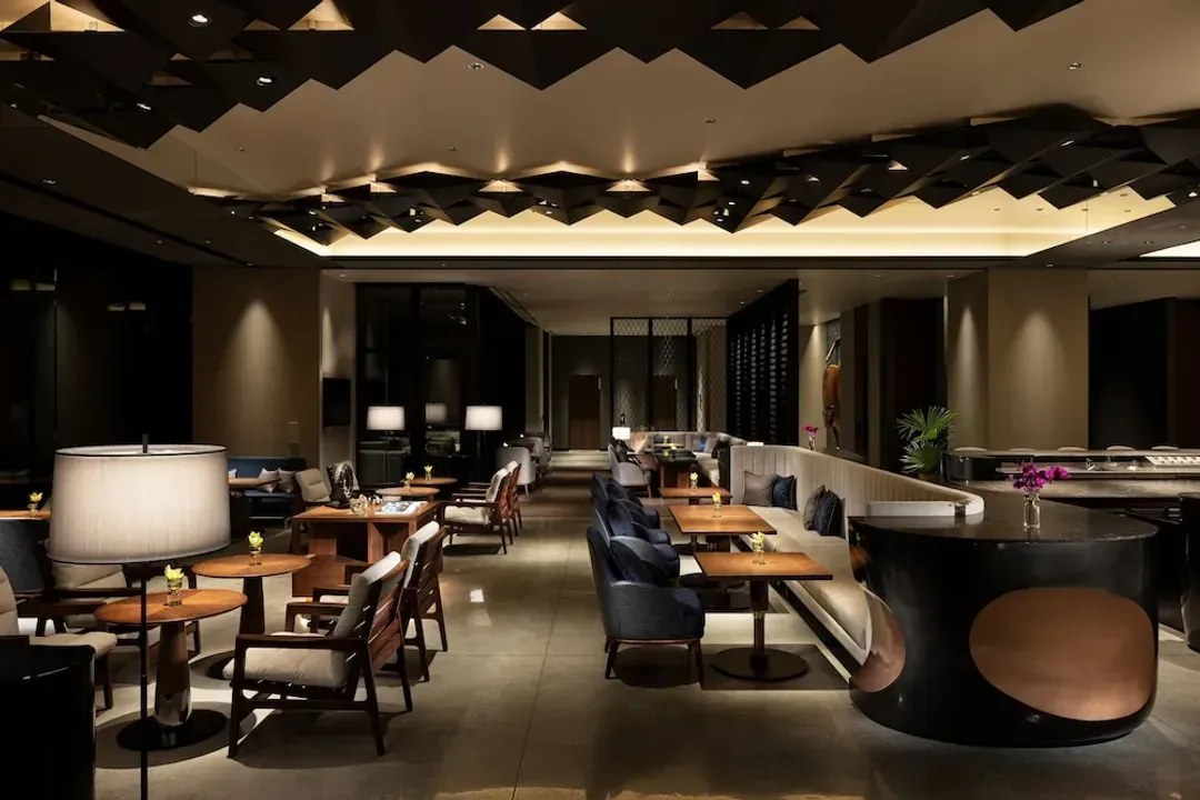 Lobby lounge