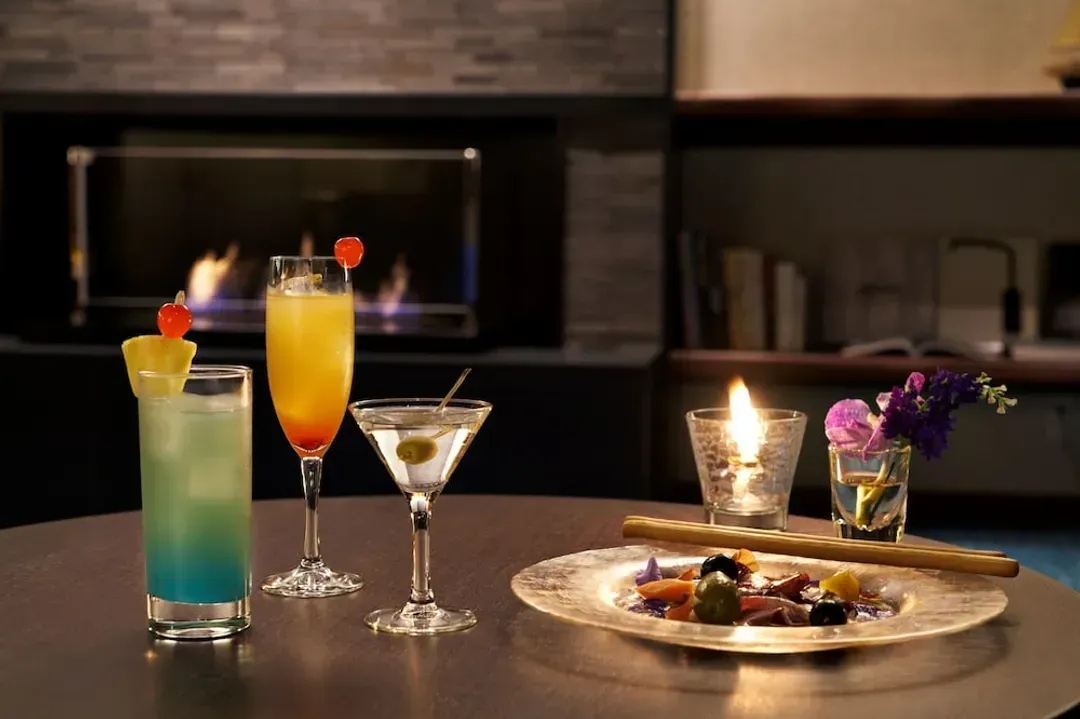 Lobby lounge