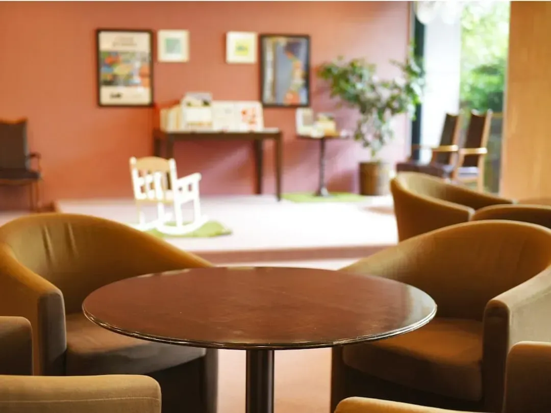 Lobby lounge