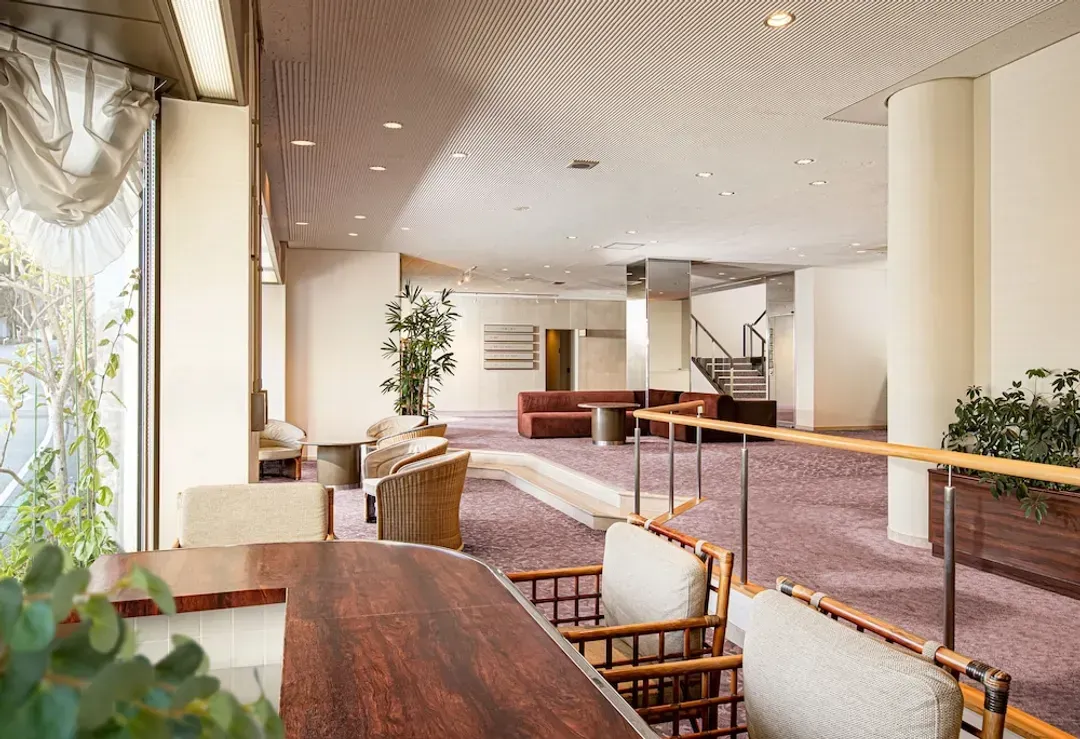 Lobby lounge