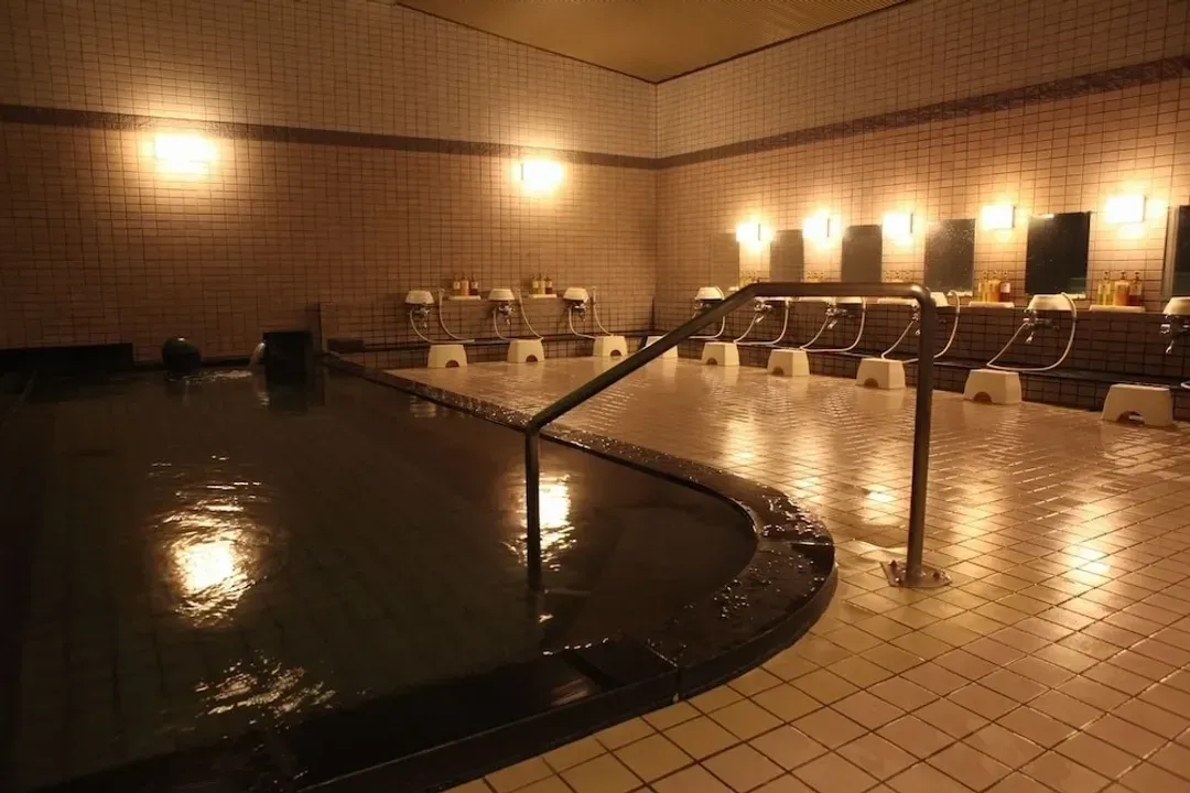 Indoor spa tub