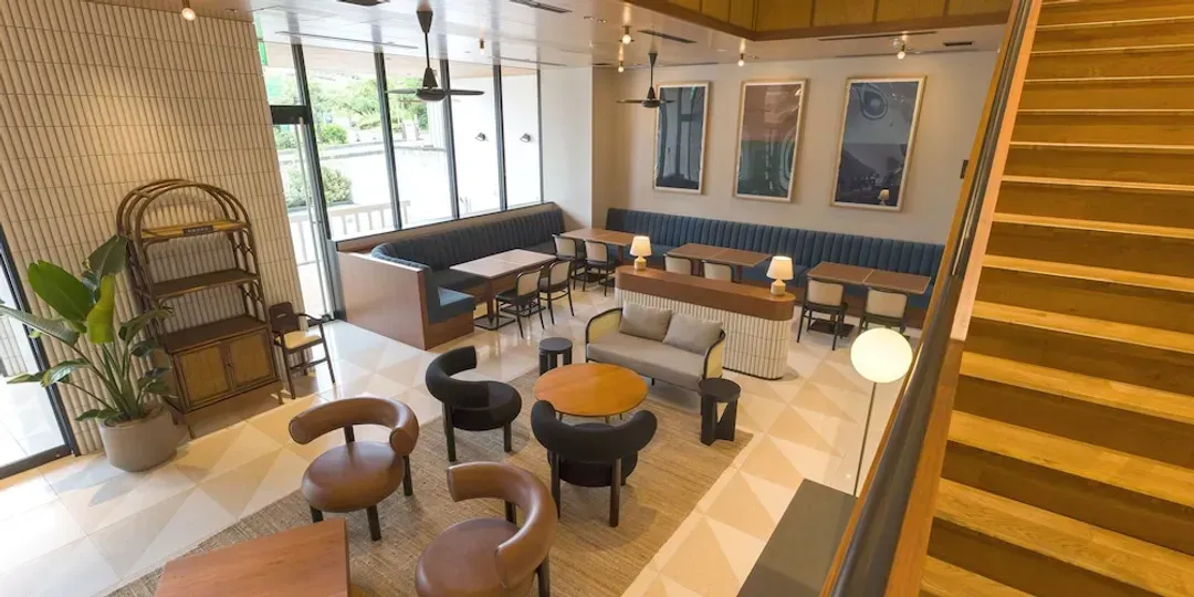 Lobby lounge