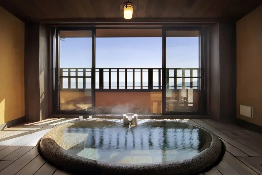 Deep soaking bathtub