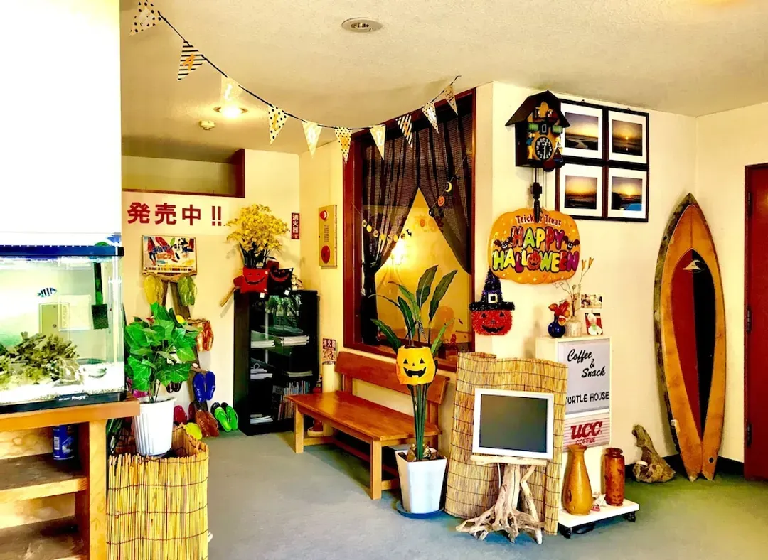 Lobby lounge