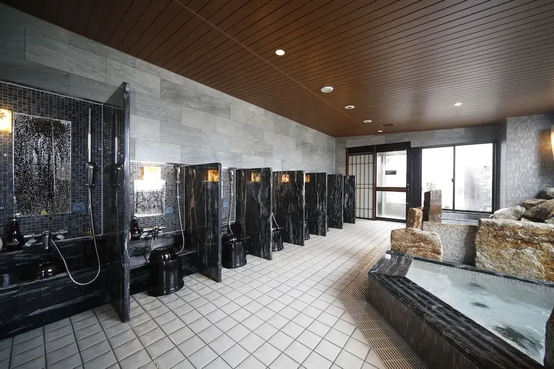 Indoor spa tub