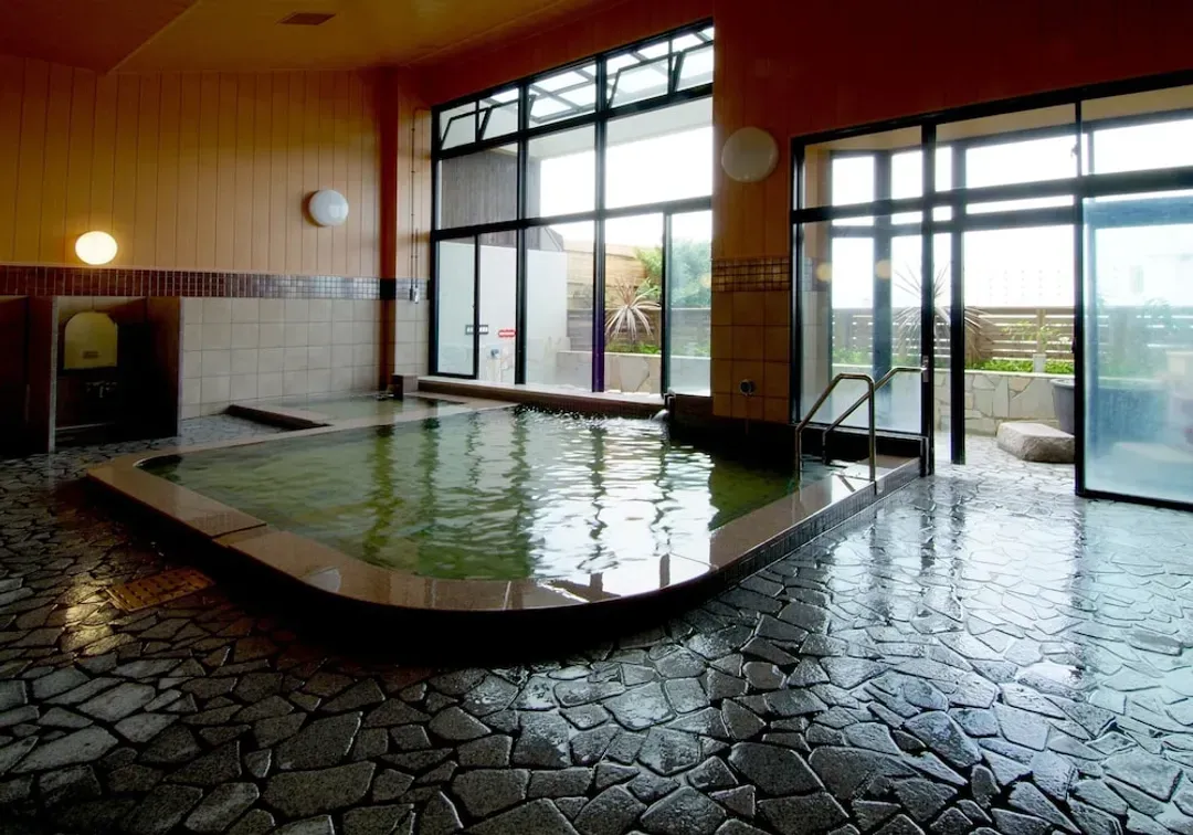 Indoor spa tub