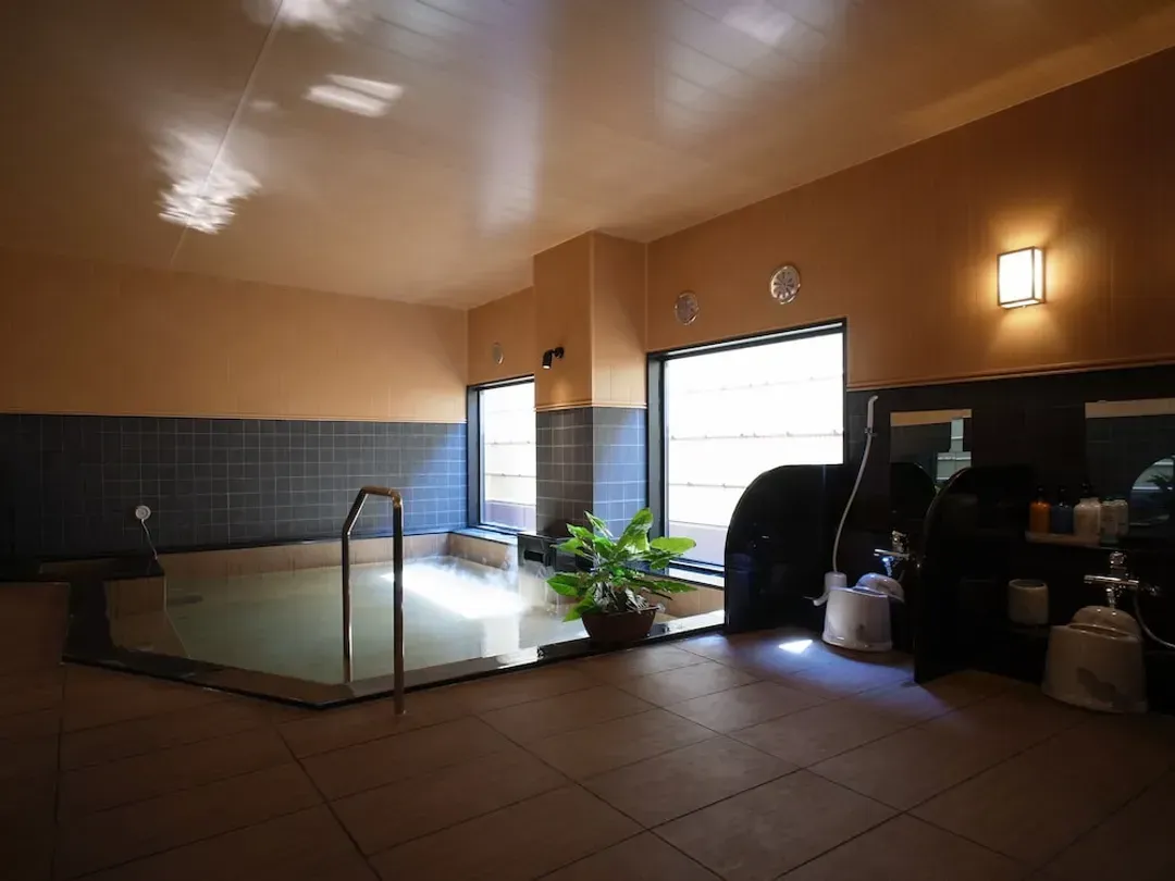 Indoor spa tub