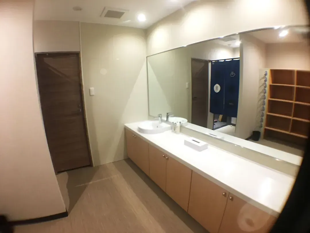 Bathroom sink