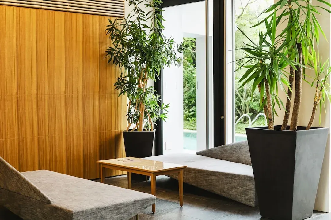 Lobby lounge