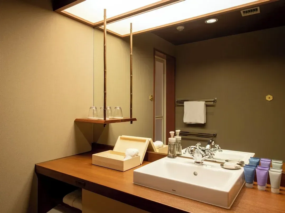 Bathroom amenities