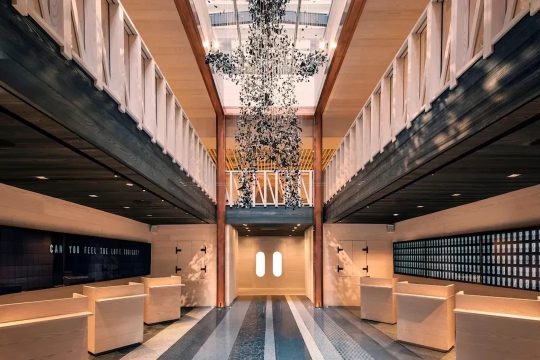 Lobby lounge