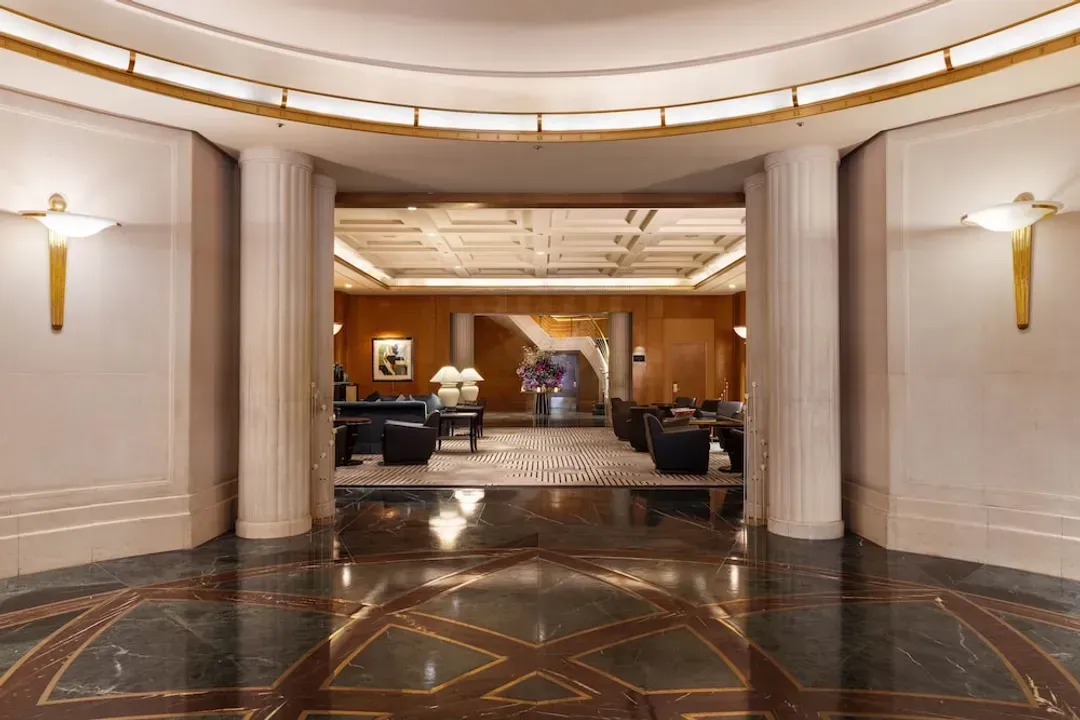 Lobby lounge