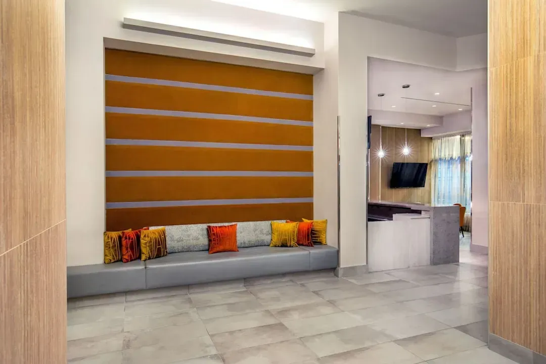 Lobby lounge