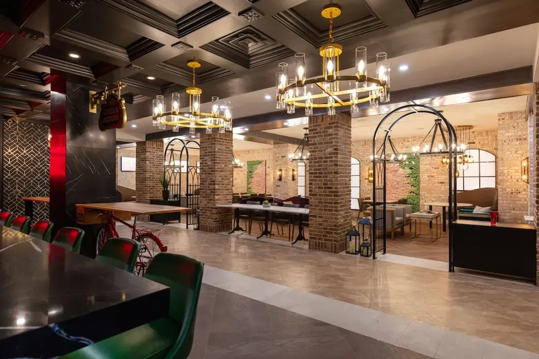 Lobby lounge