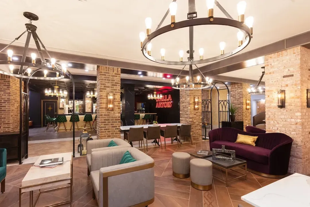 Lobby lounge