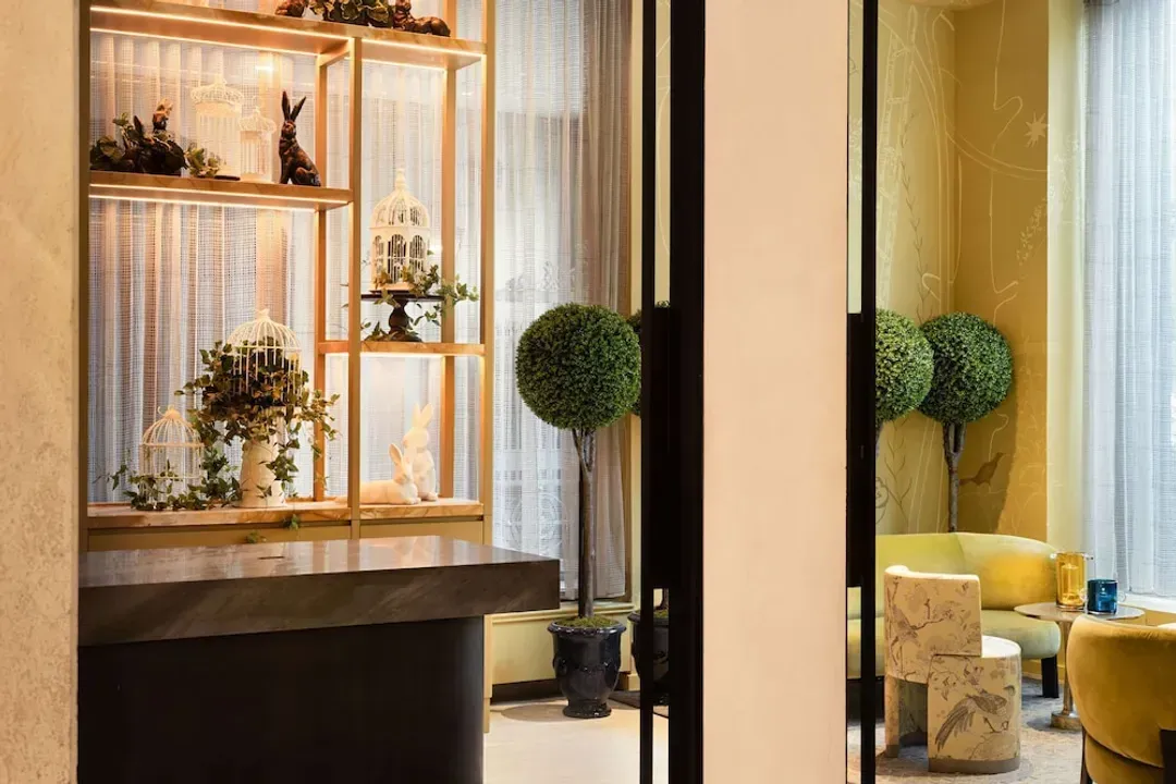 Concierge desk