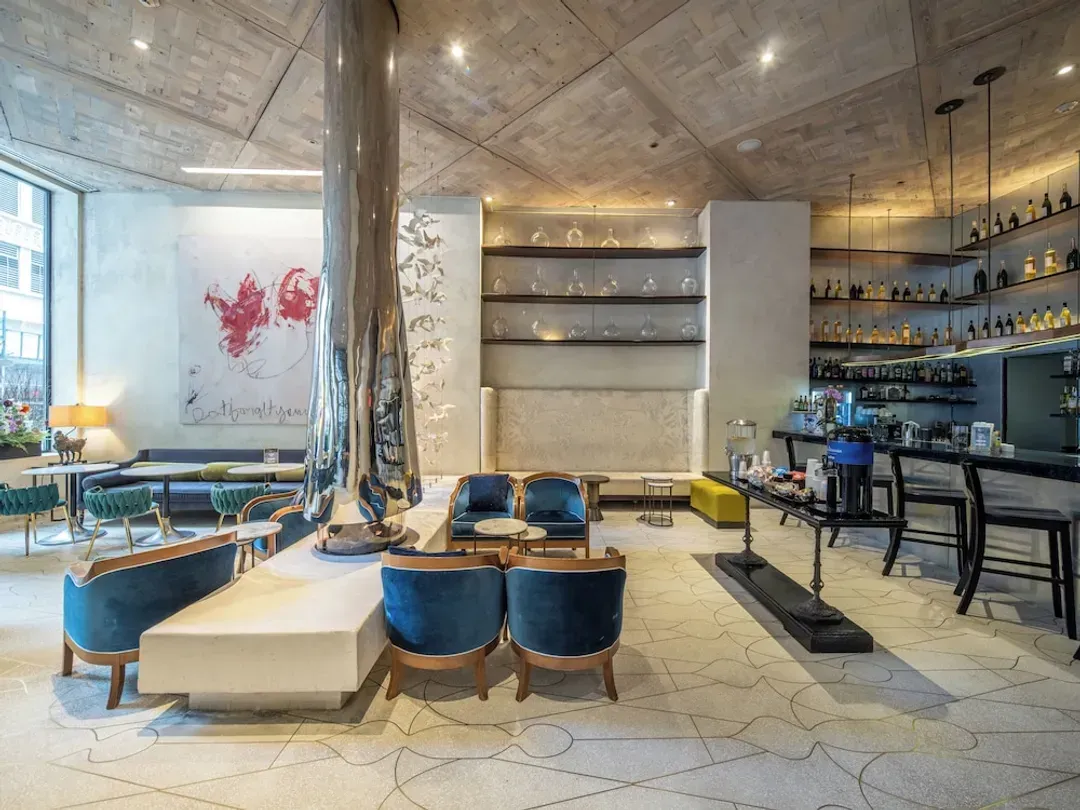 Lobby lounge