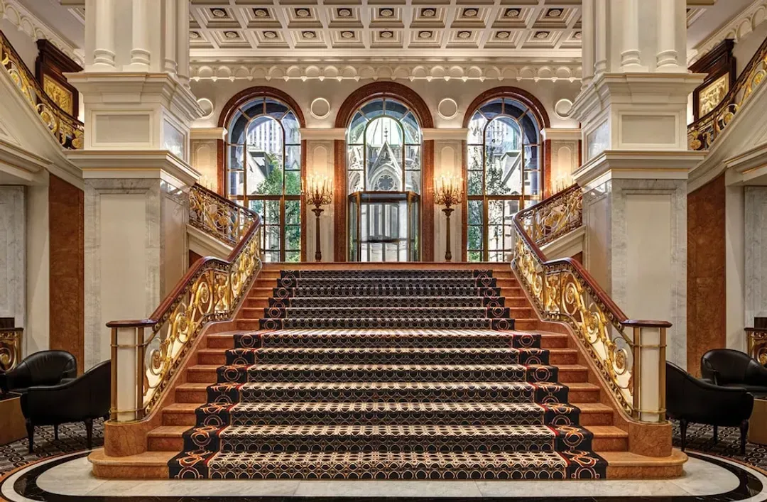 Lobby lounge