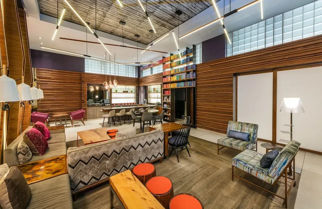 Lobby lounge
