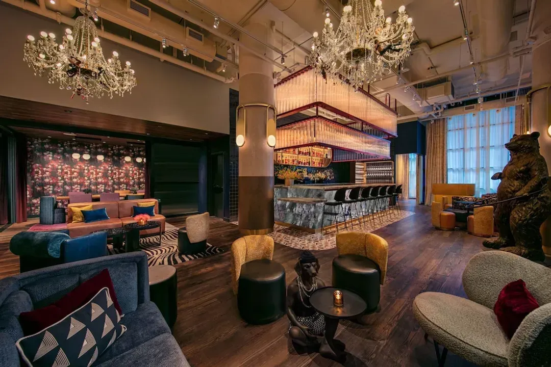 Lobby lounge