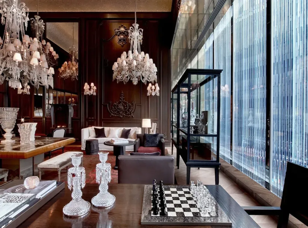 Lobby lounge