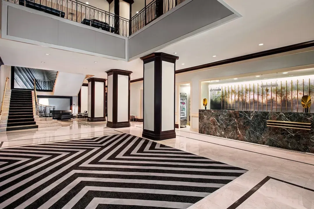 Lobby lounge