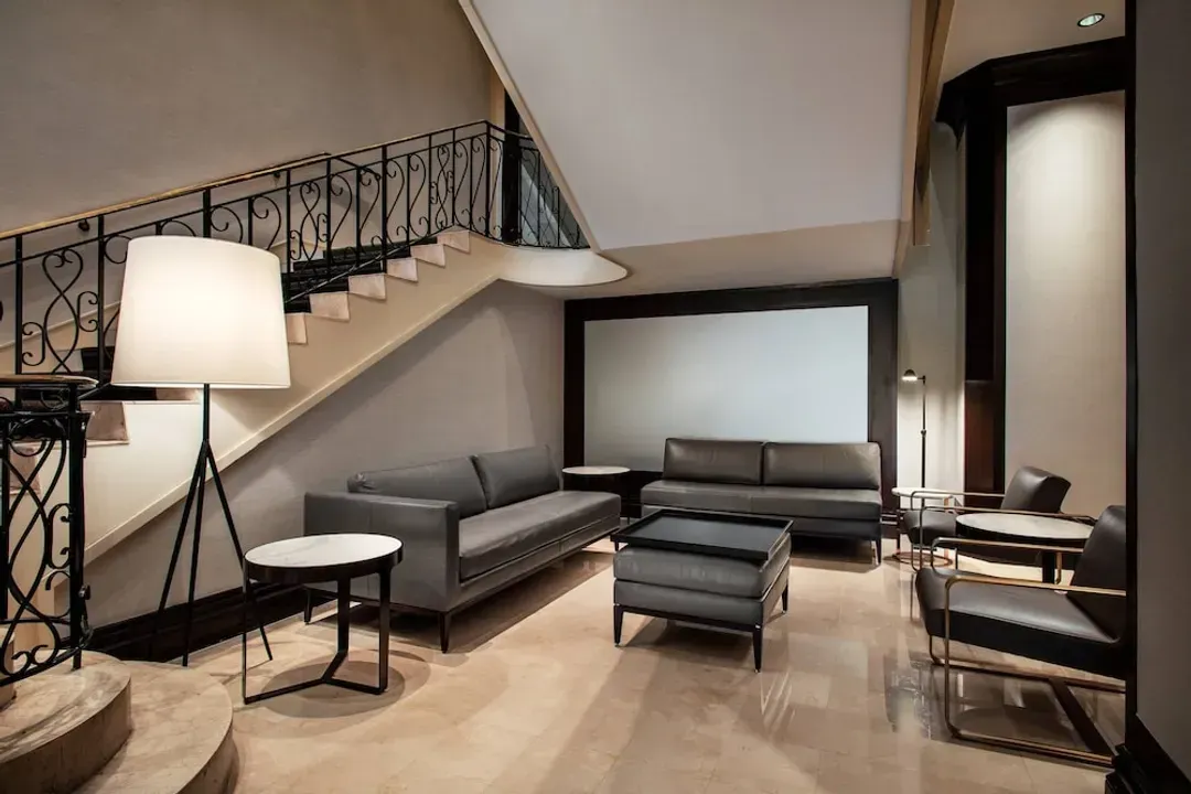 Lobby lounge