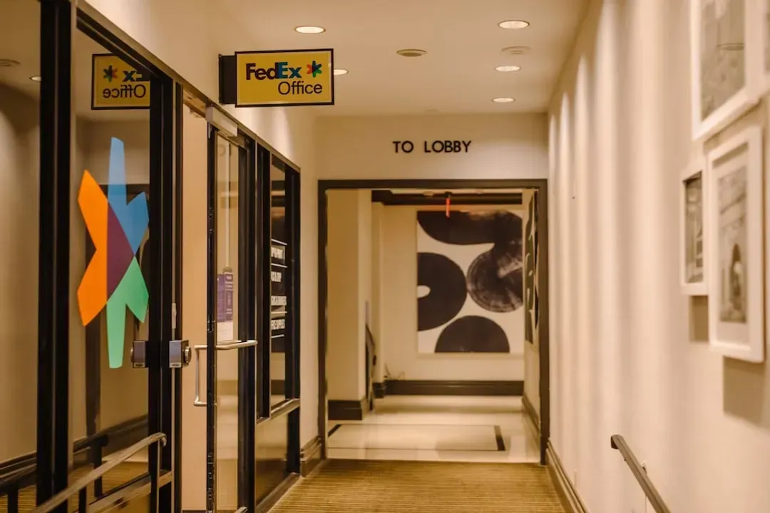 Lobby lounge